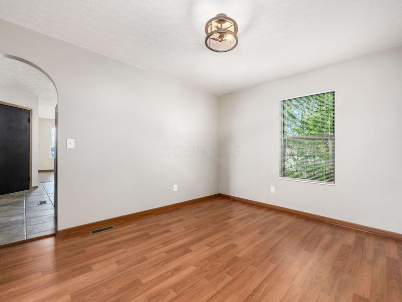 4432 Village Park Drive , Columbus, OH 43228 Photo 8