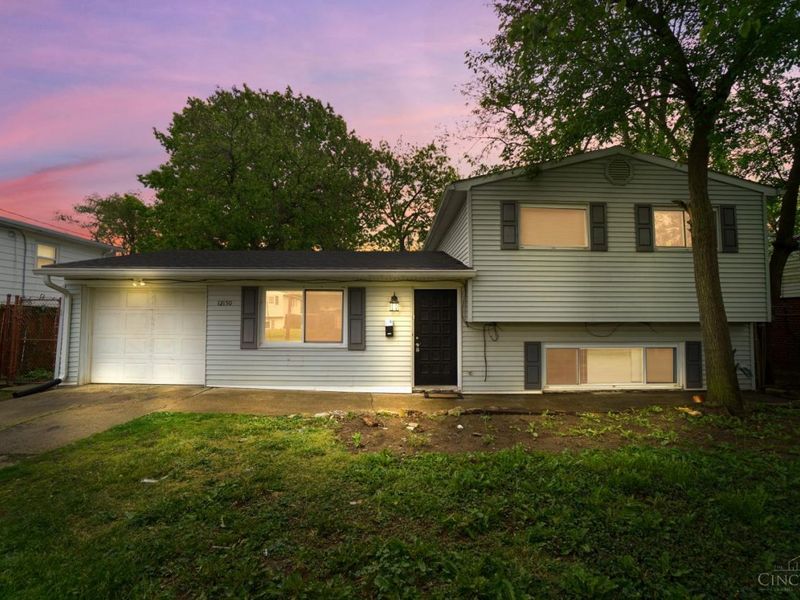 12150 Marwood Lane, Springdale, OH 45246 Photo 2
