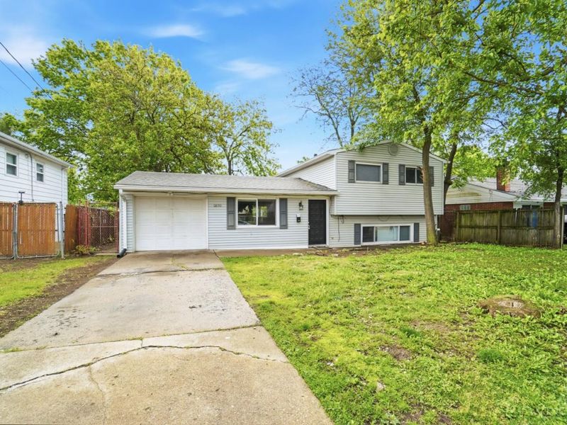 12150 Marwood Lane, Springdale, OH 45246 Photo 3
