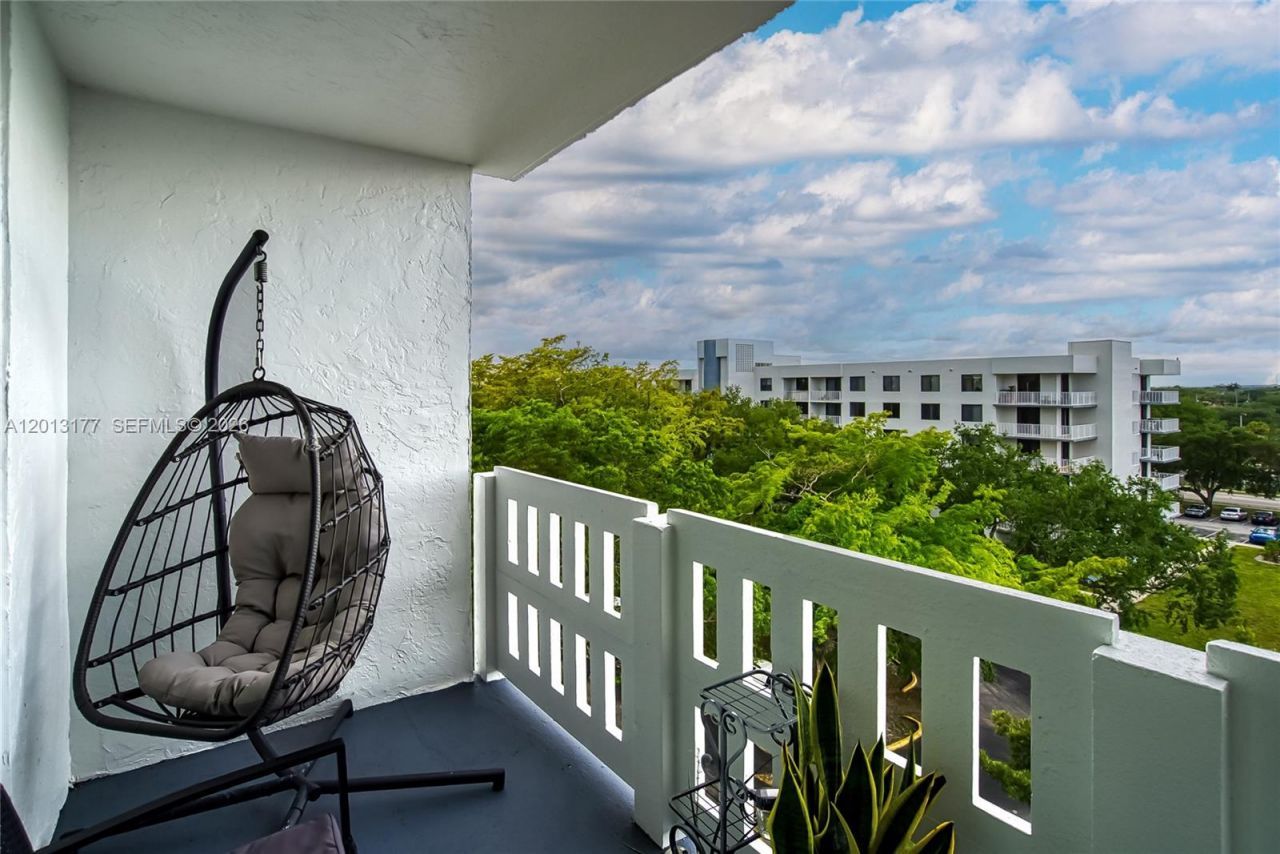 919 Hillcrest , Unit 607, Hollywood, FL 33021 Photo