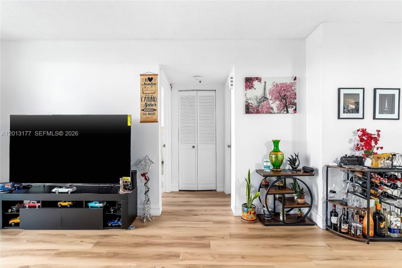 919 Hillcrest , Unit 607, Hollywood, FL 33021 Photo