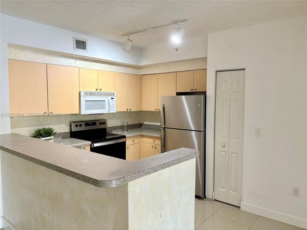 8030 N Nob Hill Rd, Unit 105, Tamarac, FL 33321