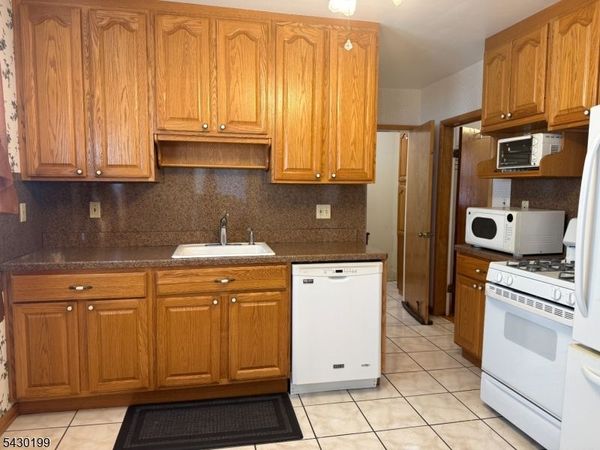 72 Baldwin Pl, Unit 2, Bloomfield, NJ 07003