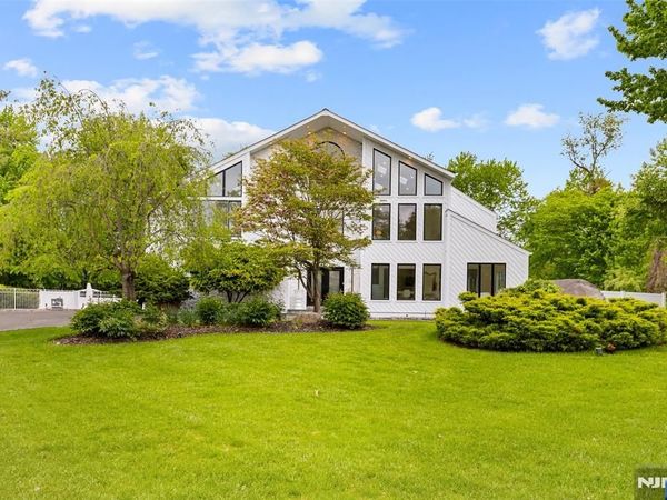 81 Greenwoods Road, OLD TAPPAN, NJ 07675