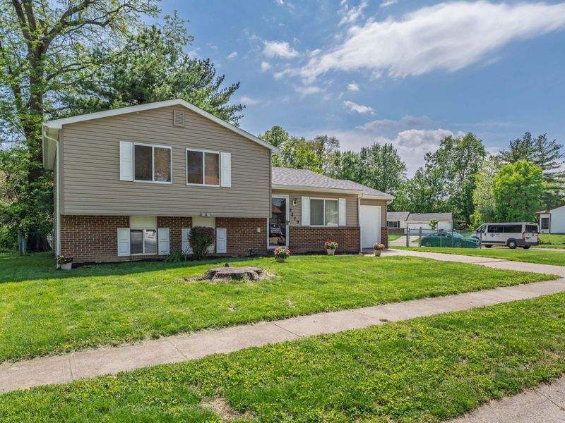 2879 Blarefield Drive, Columbus, OH 43231 Photo 2