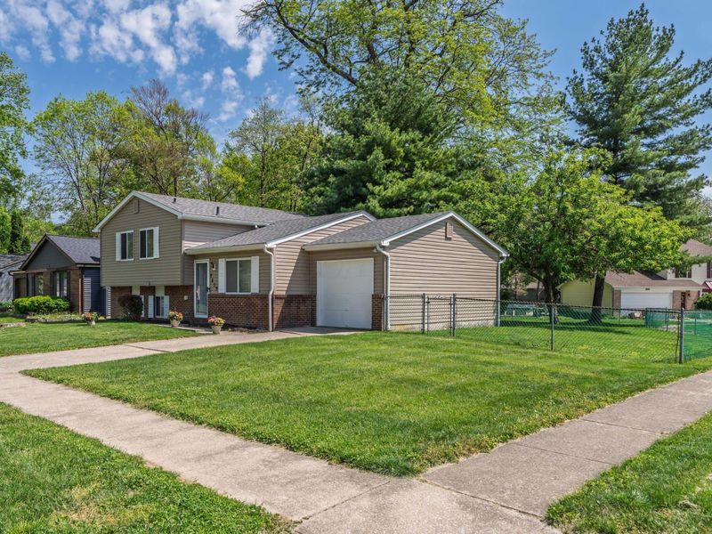 2879 Blarefield Drive, Columbus, OH 43231 Photo 3