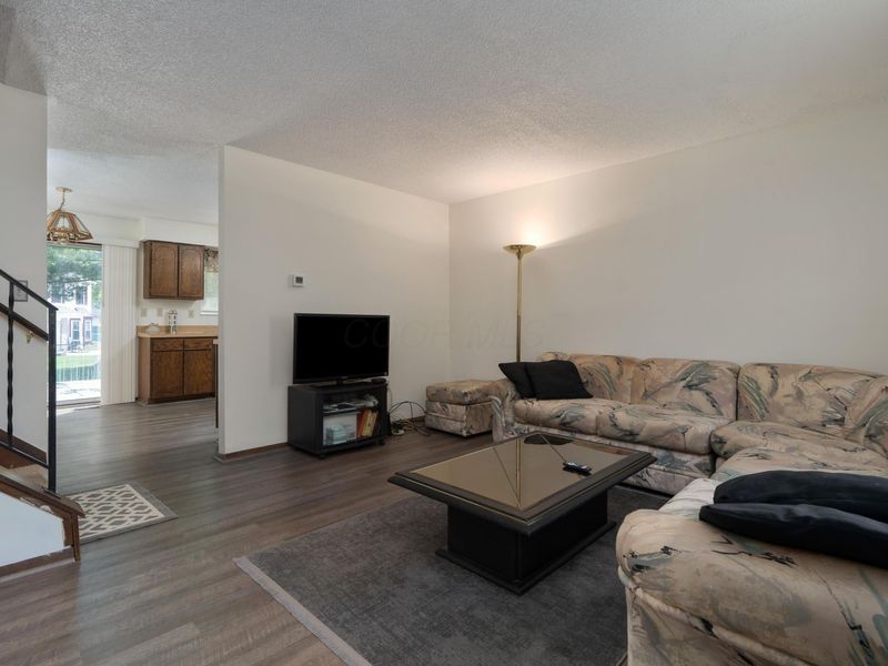 2879 Blarefield Drive, Columbus, OH 43231 Photo 5