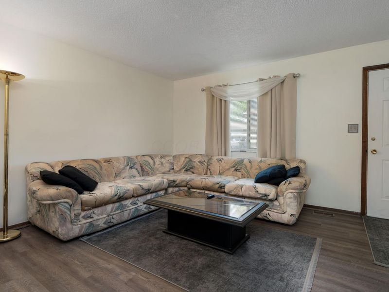 2879 Blarefield Drive, Columbus, OH 43231 Photo 6