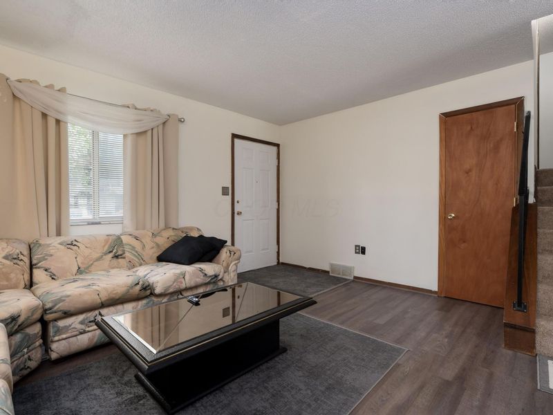 2879 Blarefield Drive, Columbus, OH 43231 Photo 7