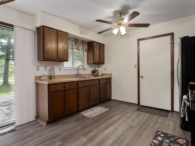 2879 Blarefield Drive, Columbus, OH 43231 Photo 8