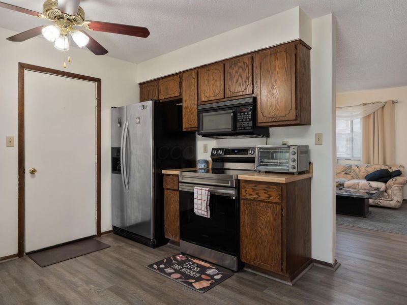 2879 Blarefield Drive, Columbus, OH 43231 Photo 9