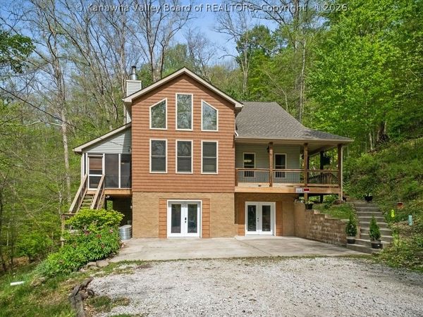 395 Long Branch Road, Charleston, WV 25314