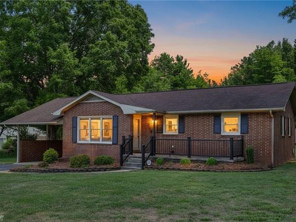 818 Grand Oaks Drive , Eden, NC 27288