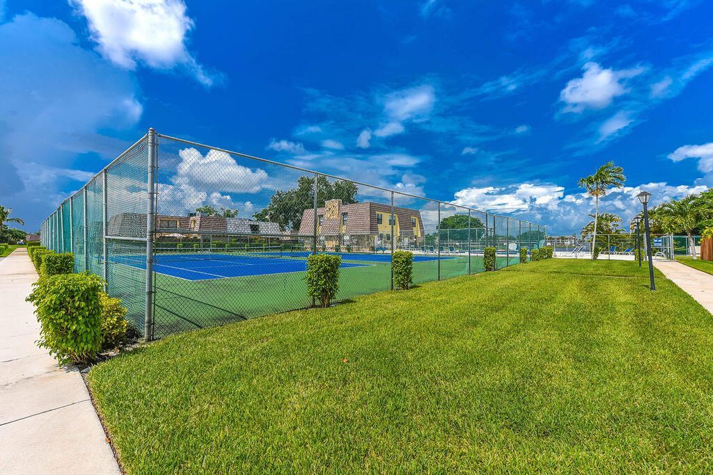 941 Springdale Circle, Palm Springs, FL 33461 Photo
