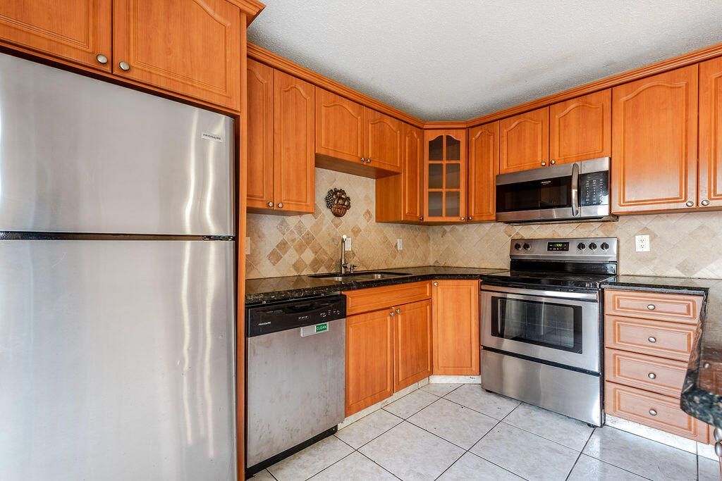 941 Springdale Circle, Palm Springs, FL 33461 Photo