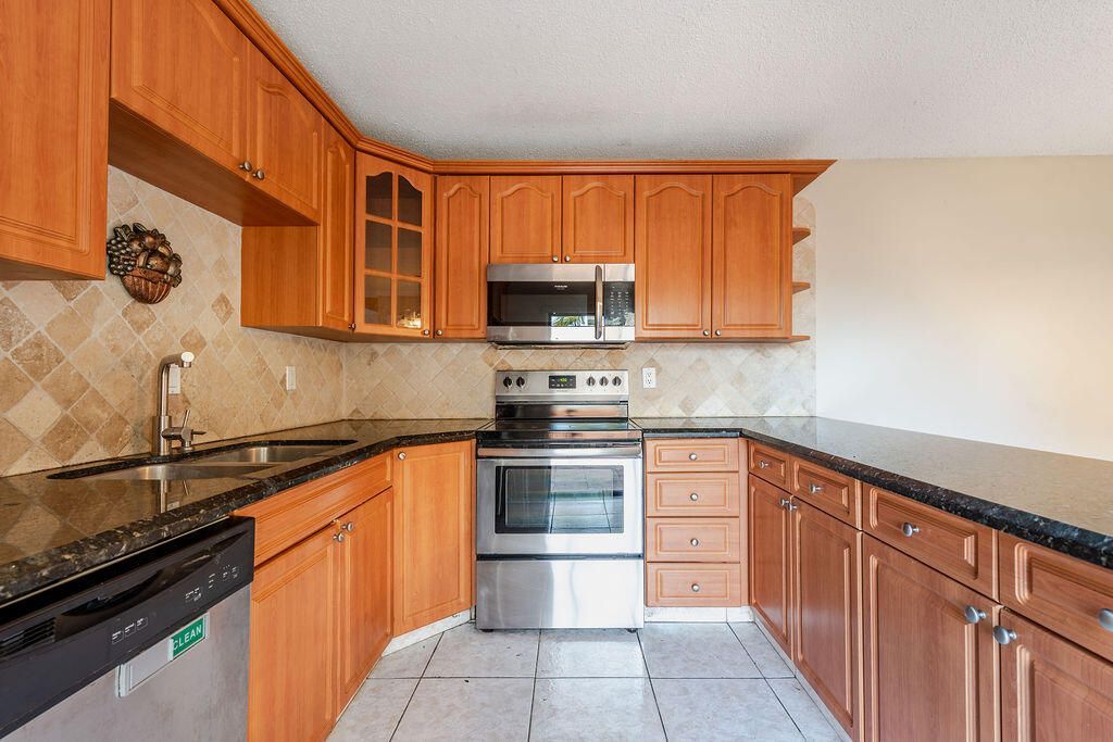 941 Springdale Circle, Palm Springs, FL 33461 Photo