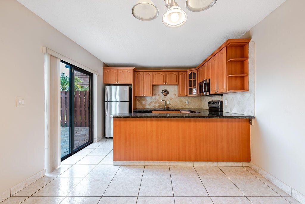 941 Springdale Circle, Palm Springs, FL 33461 Photo