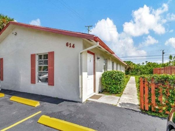 614 Holly Drive, Unit 1, Palm Beach Gardens, FL 33410