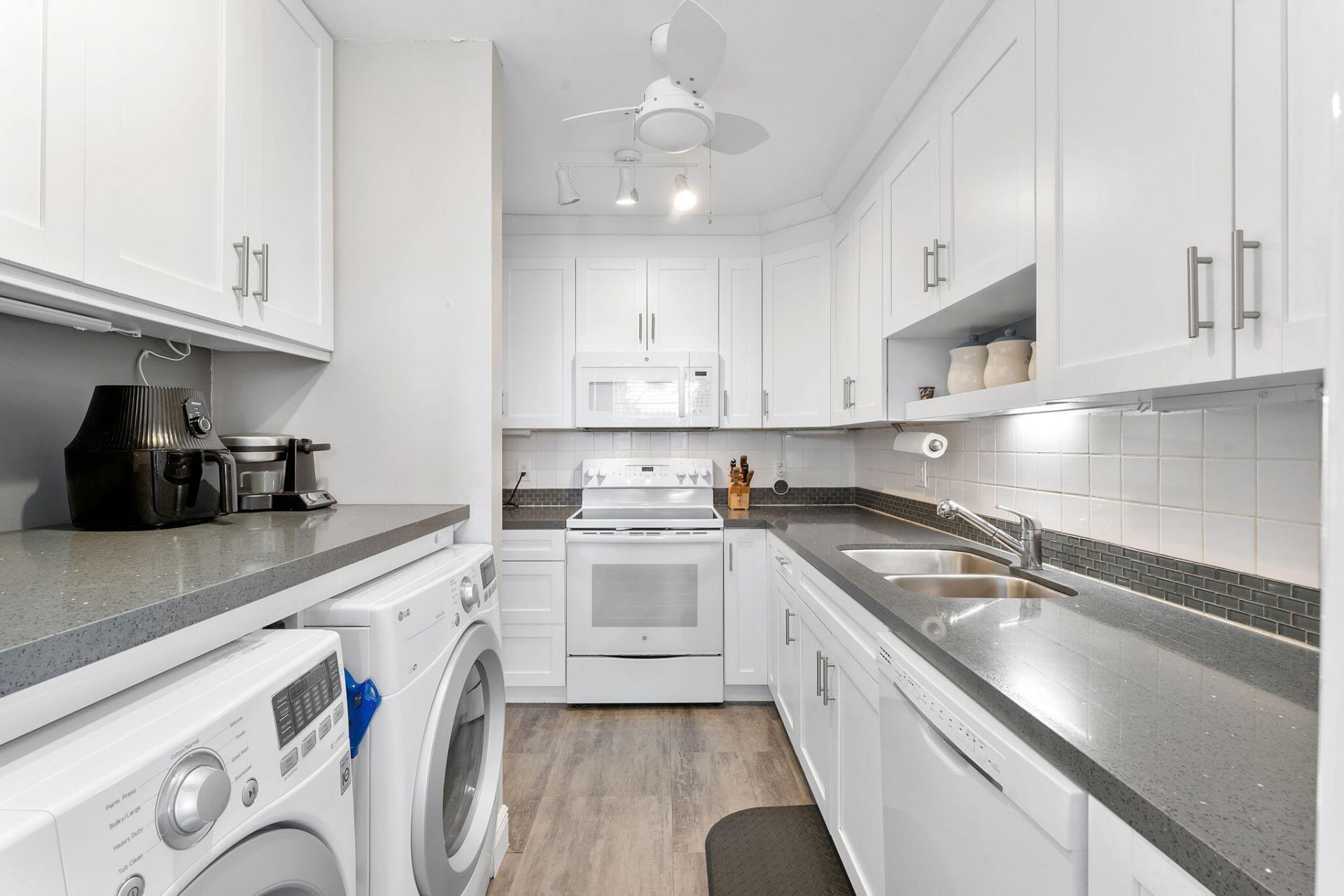 2401 Del-aire Boulevard E, Unit 201, Delray Beach, FL 33445 Photo