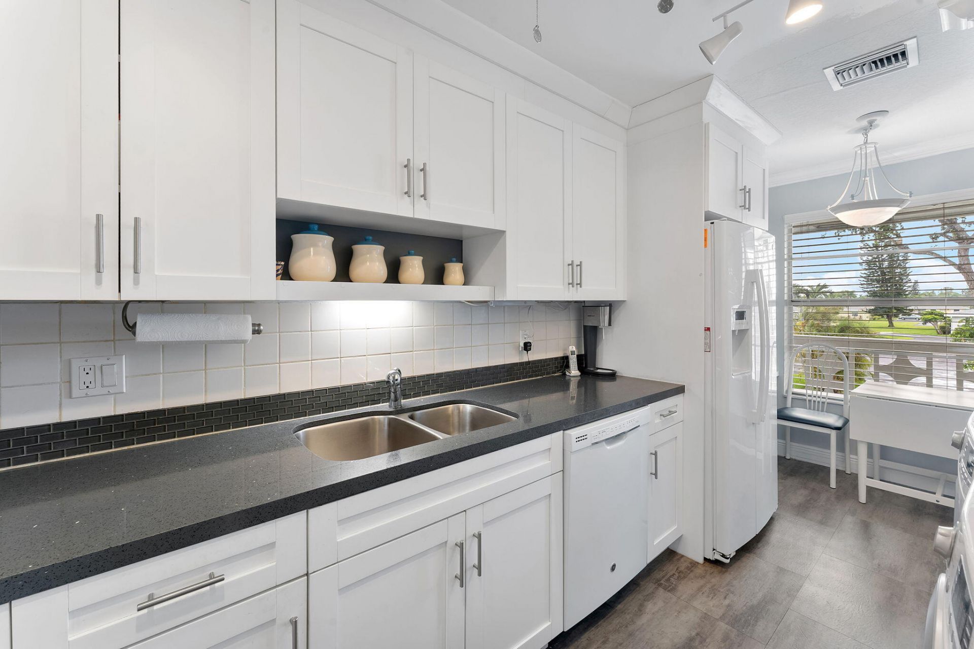 2401 Del-aire Boulevard E, Unit 201, Delray Beach, FL 33445 Photo