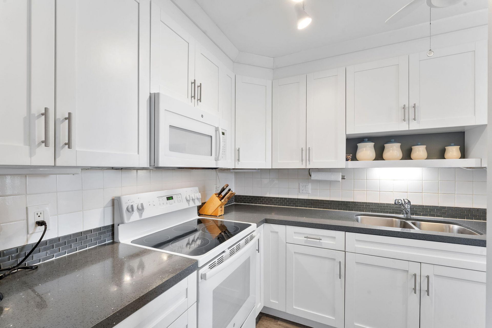2401 Del-aire Boulevard E, Unit 201, Delray Beach, FL 33445 Photo
