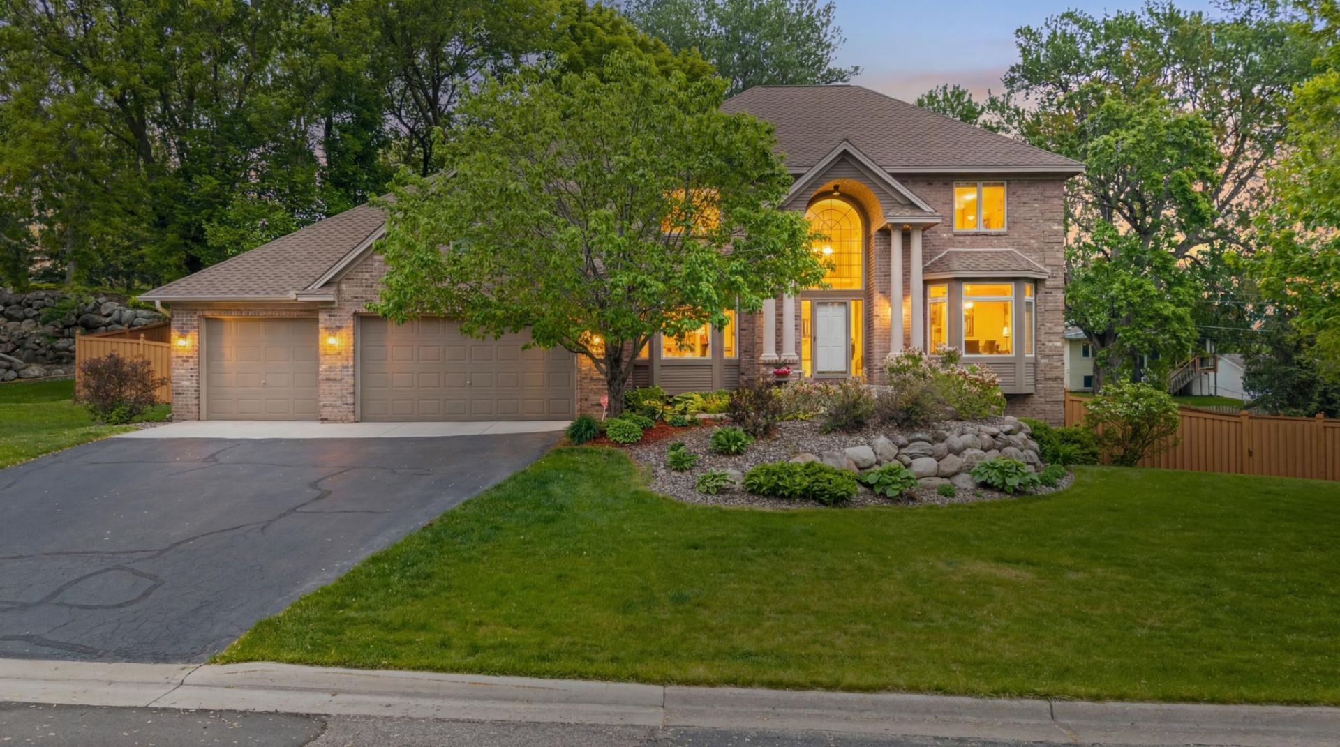 14809 White Oak Drive, Burnsville, MN 55337