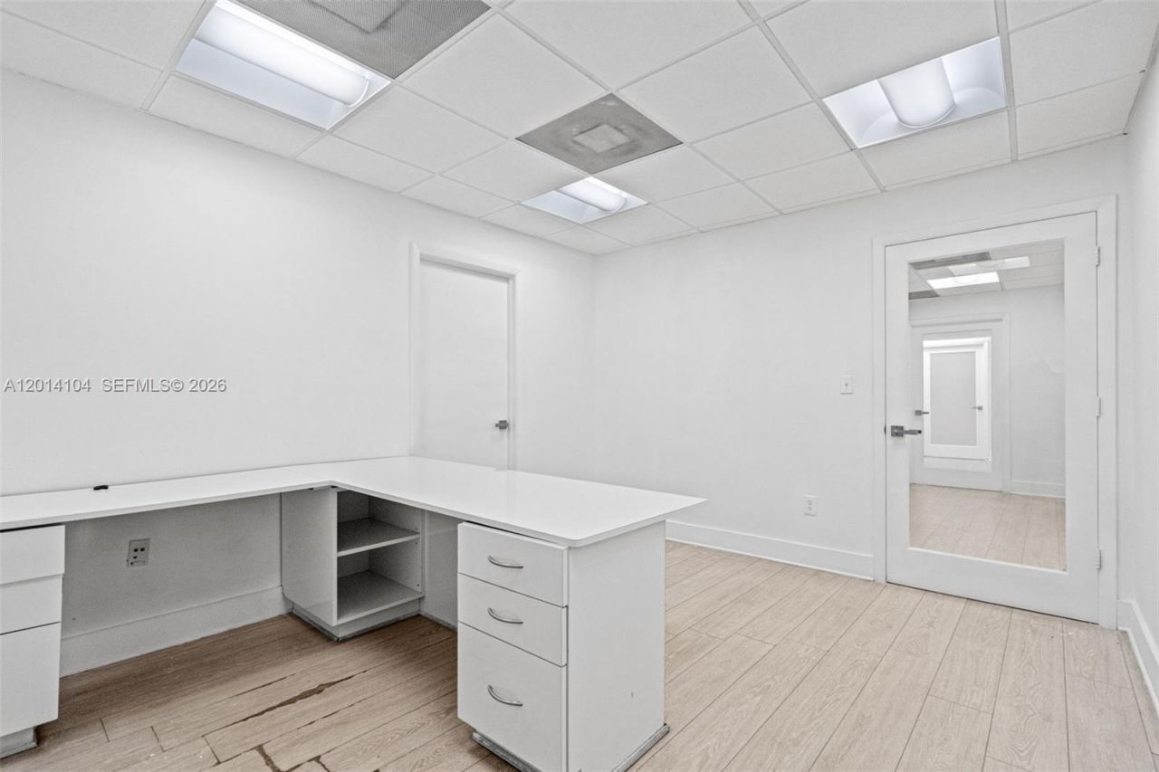 6330 Manor Lane , Unit 102, South Miami, FL 33143 Photo