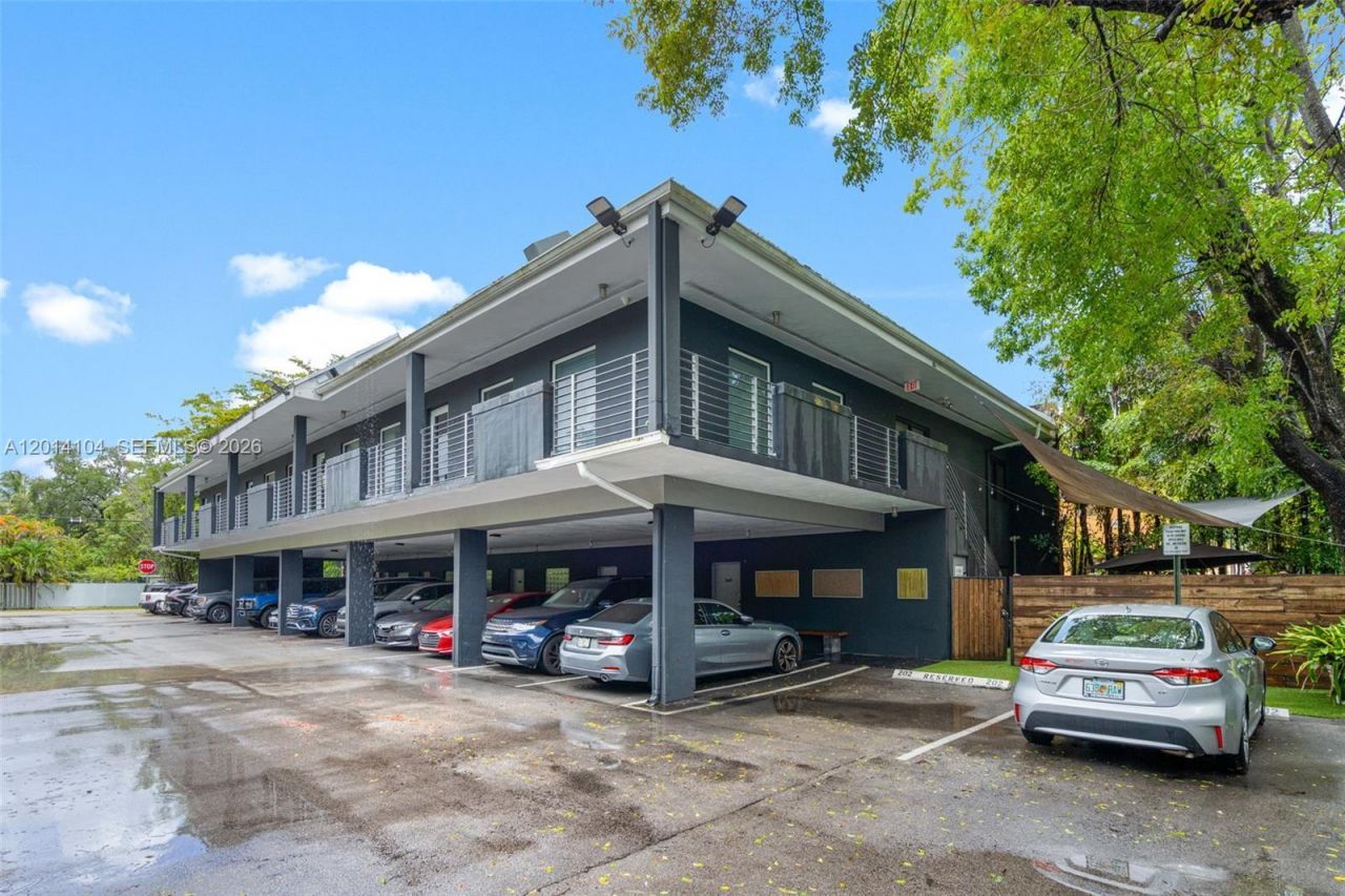 6330 Manor Lane , Unit 102, South Miami, FL 33143 Photo