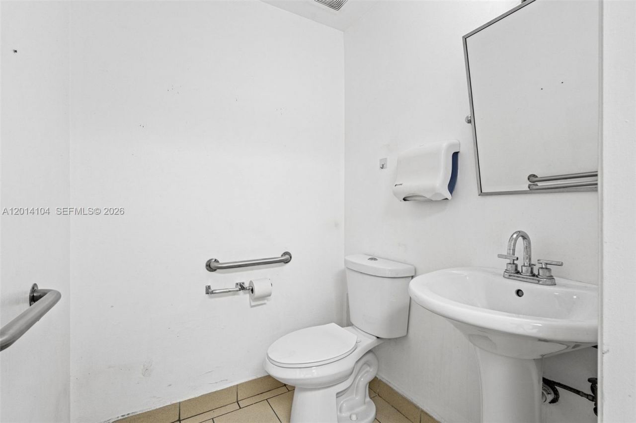 6330 Manor Lane , Unit 102, South Miami, FL 33143 Photo