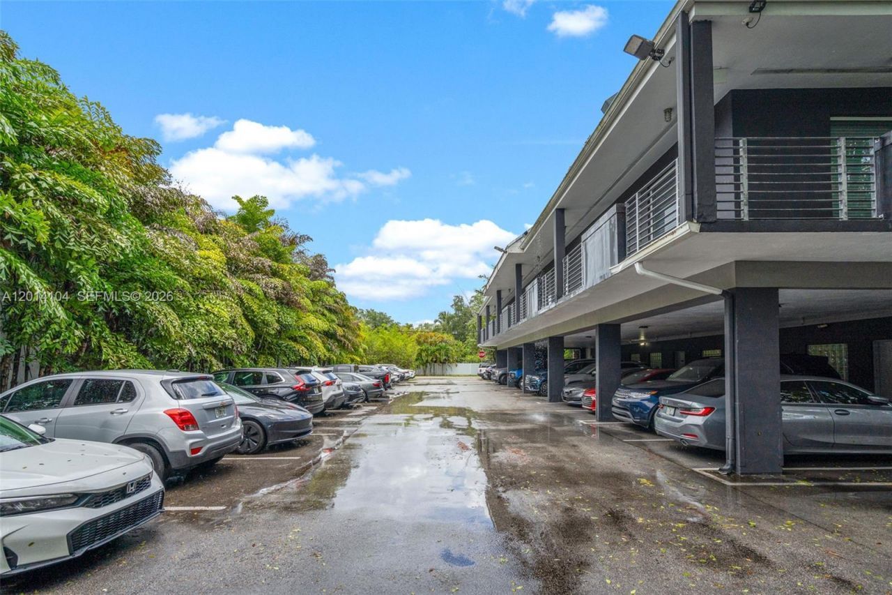 6330 Manor Lane , Unit 102, South Miami, FL 33143 Photo