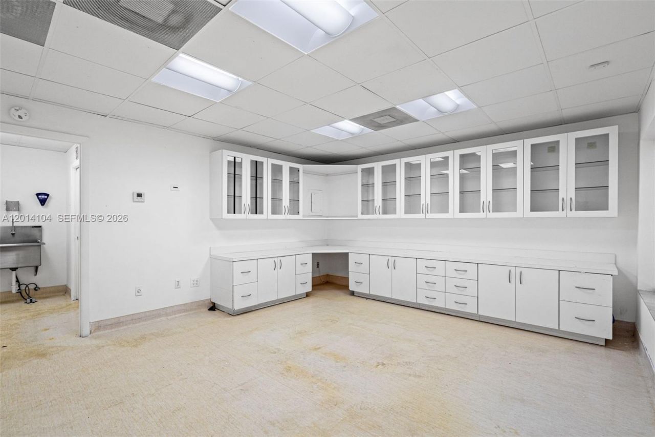 6330 Manor Lane , Unit 102, South Miami, FL 33143 Photo