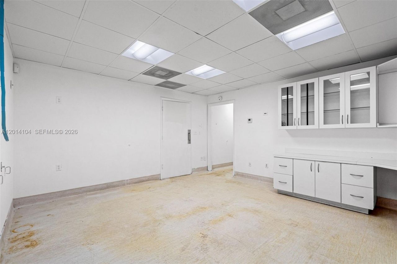 6330 Manor Lane , Unit 102, South Miami, FL 33143 Photo