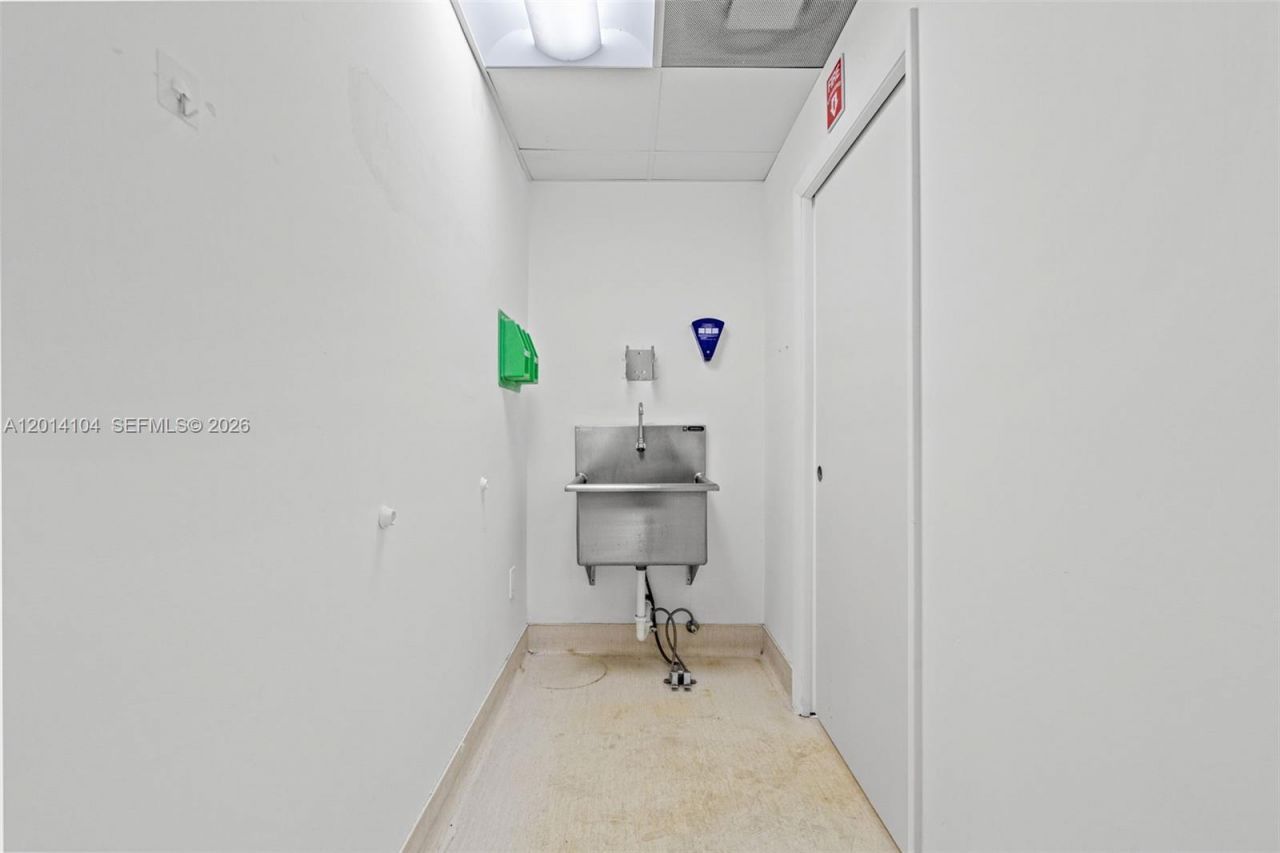 6330 Manor Lane , Unit 102, South Miami, FL 33143 Photo