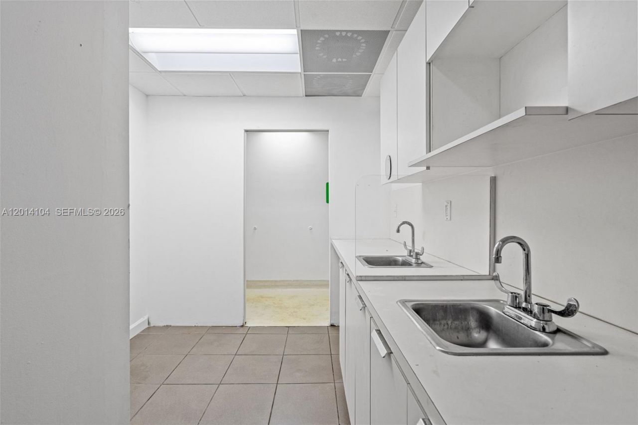 6330 Manor Lane , Unit 102, South Miami, FL 33143 Photo