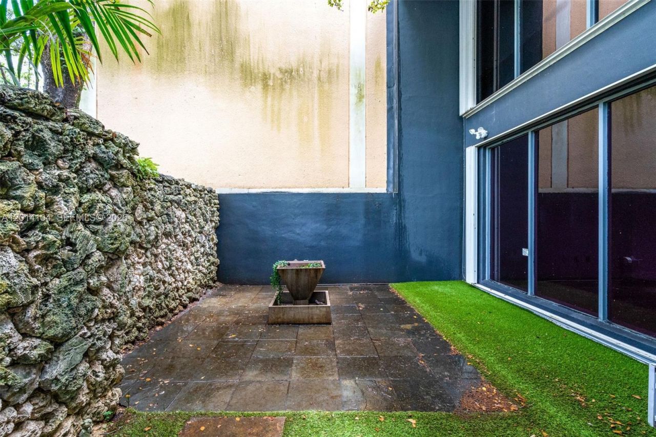 6330 Manor Lane , Unit 102, South Miami, FL 33143 Photo