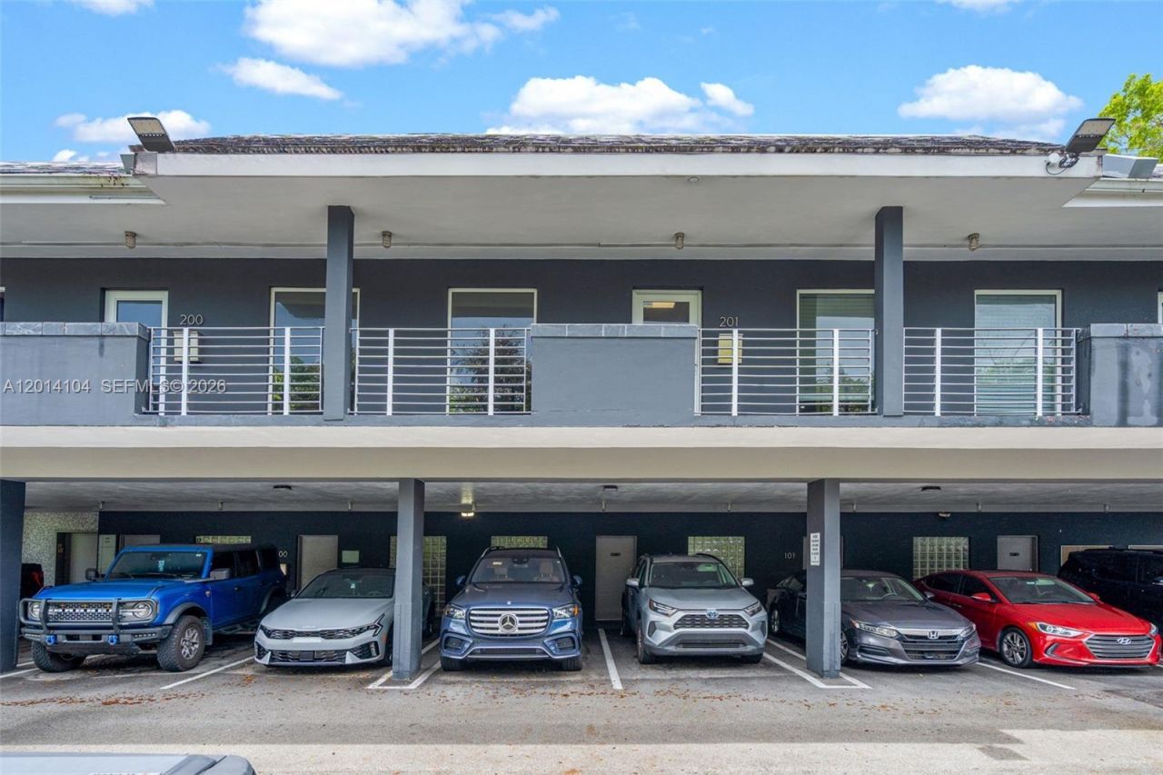 6330 Manor Lane , Unit 102, South Miami, FL 33143 Photo
