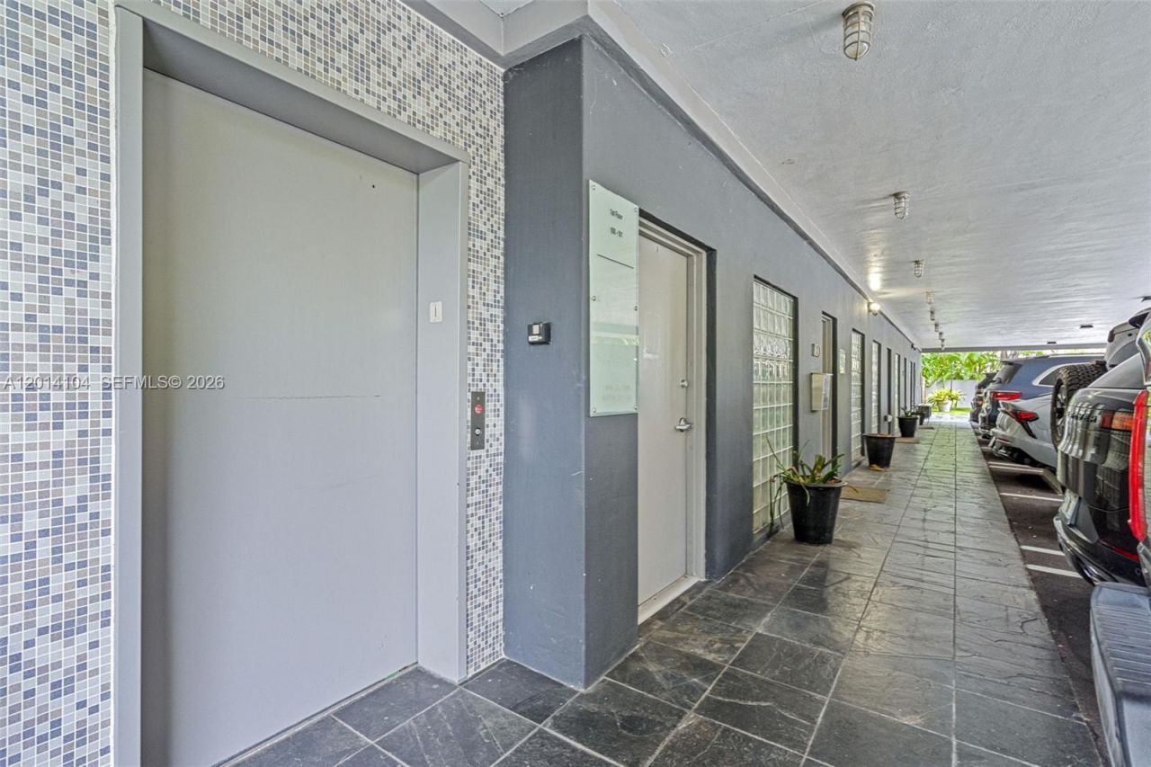 6330 Manor Lane , Unit 102, South Miami, FL 33143 Photo