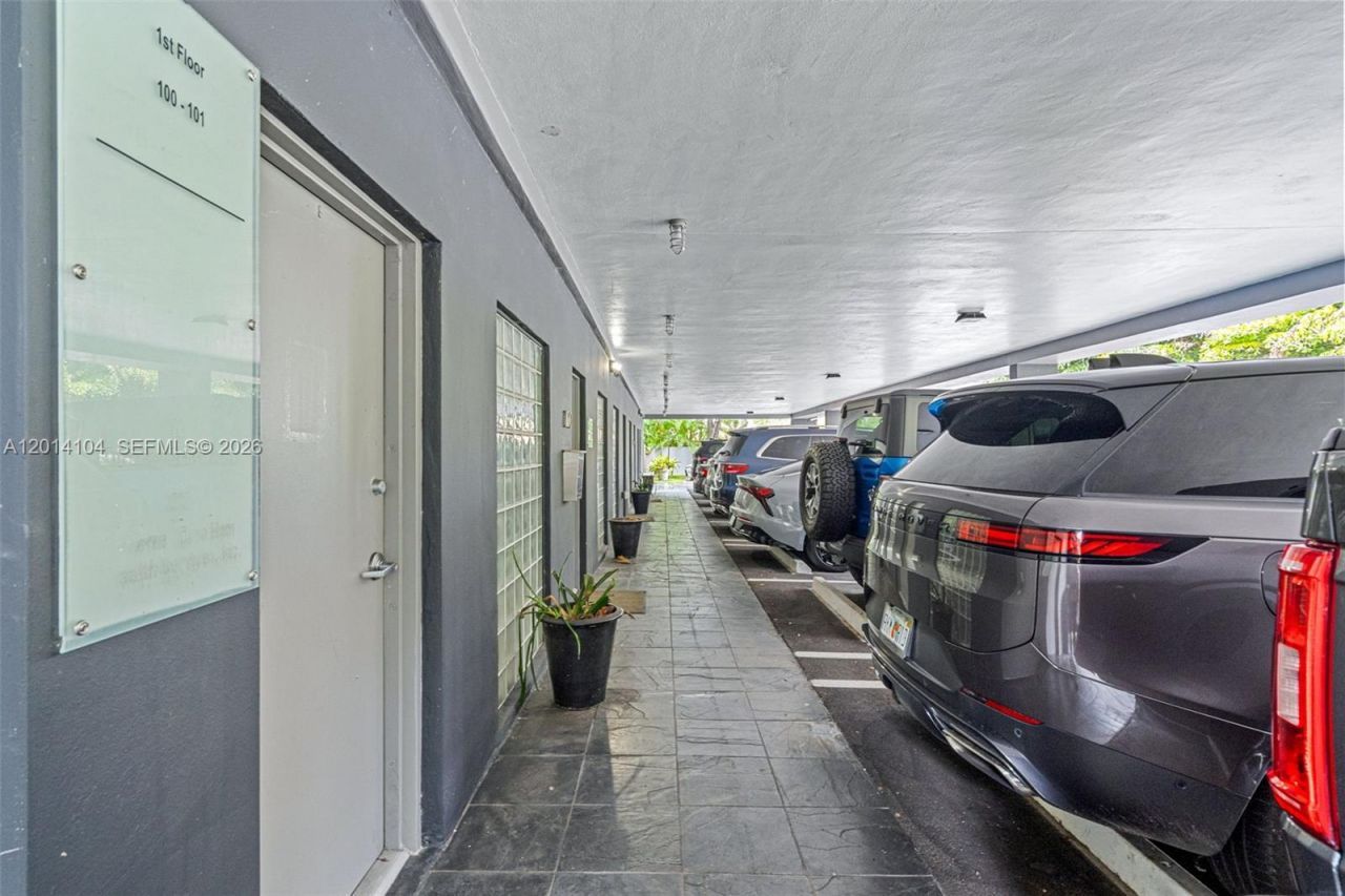 6330 Manor Lane , Unit 102, South Miami, FL 33143 Photo