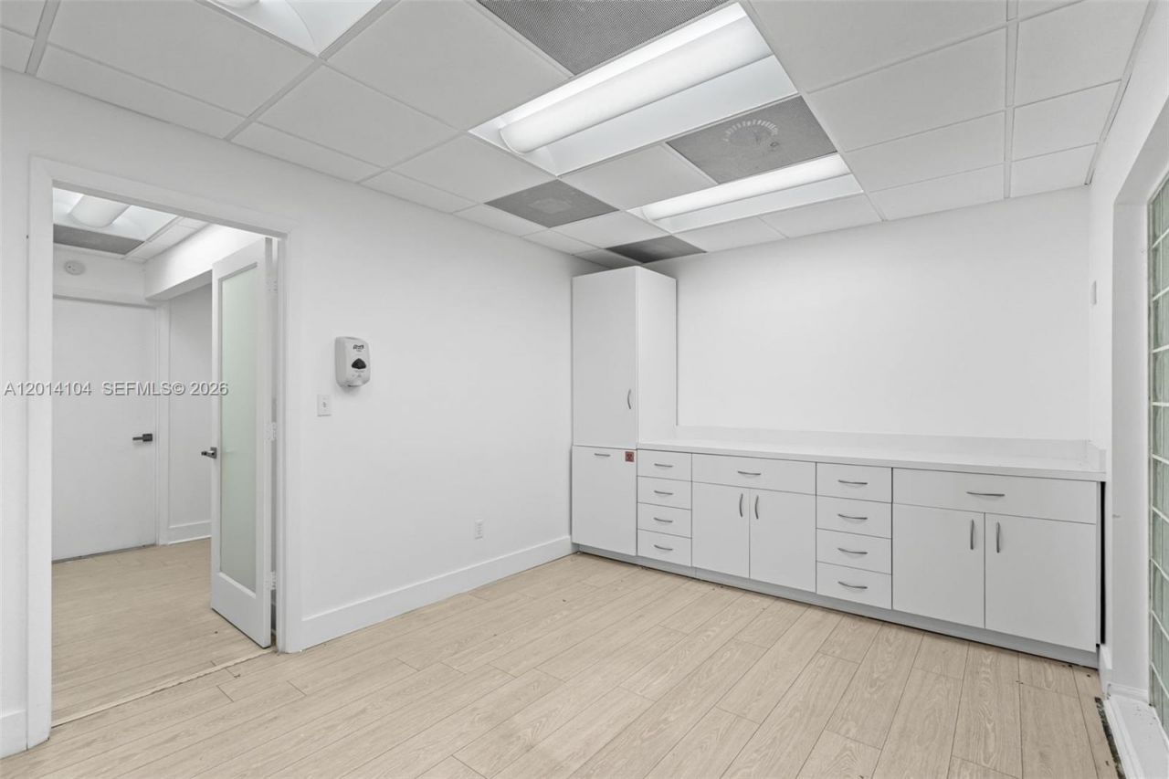 6330 Manor Lane , Unit 102, South Miami, FL 33143 Photo