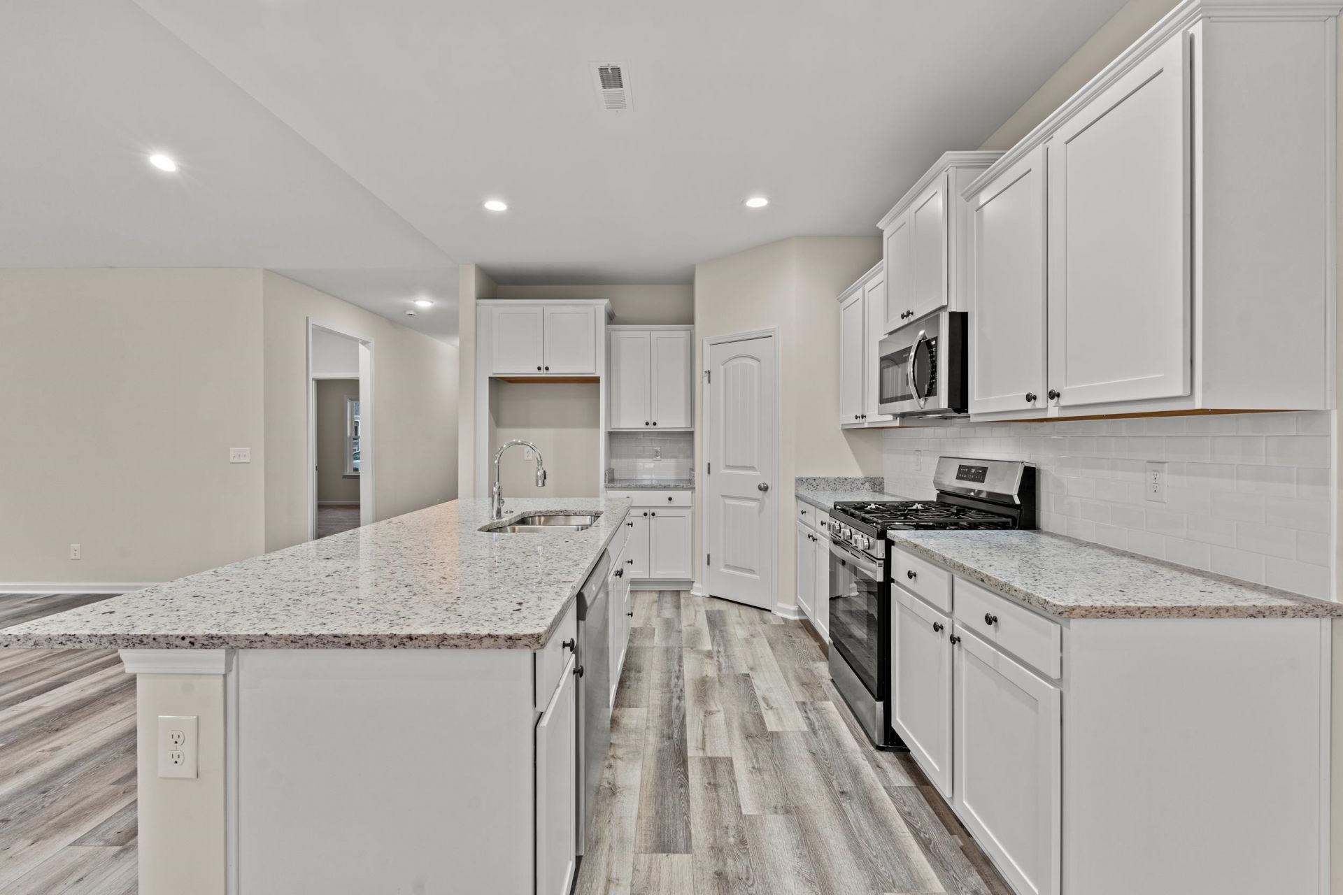 92 Cove Ln. Photo 8