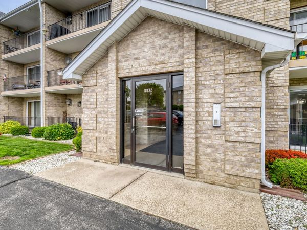 8832 Amelia Court, Unit 1-D, Justice, IL 60458