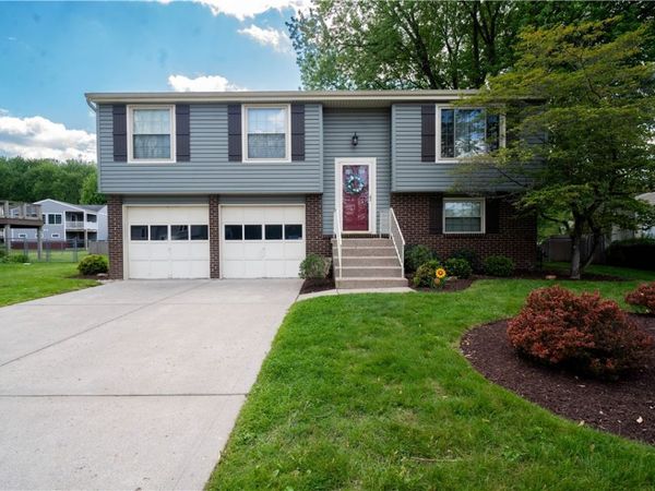 1126 Sodbury Dr, South Park, PA 15129