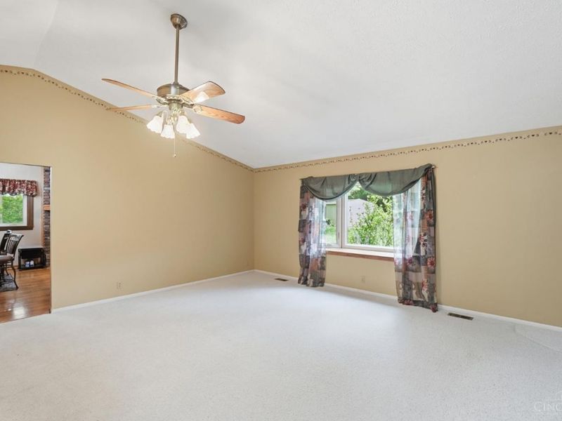 7454 Cinnamon Woods Drive, West Chester, OH 45069 Photo 5