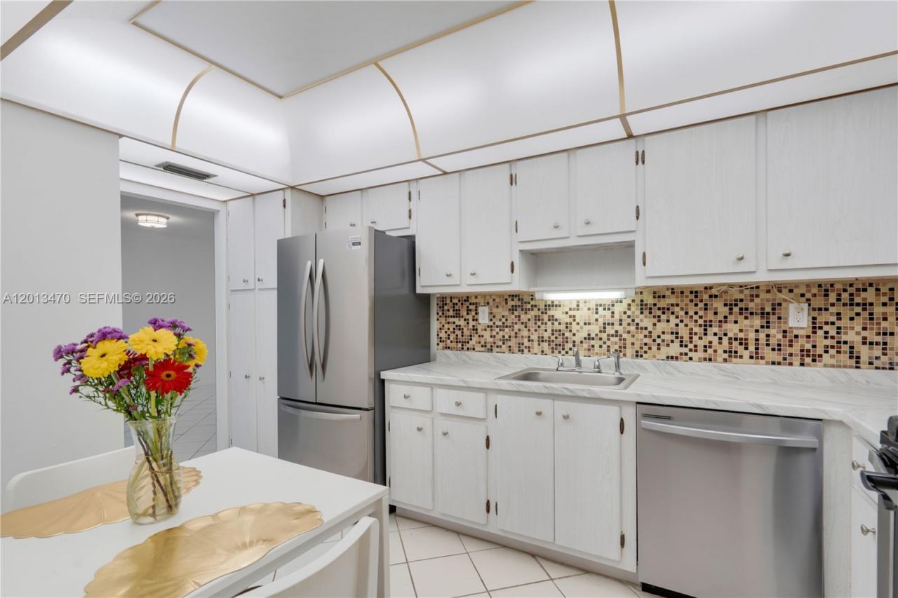 9511 Collins Ave, Unit 906, Surfside, FL 33154 Photo