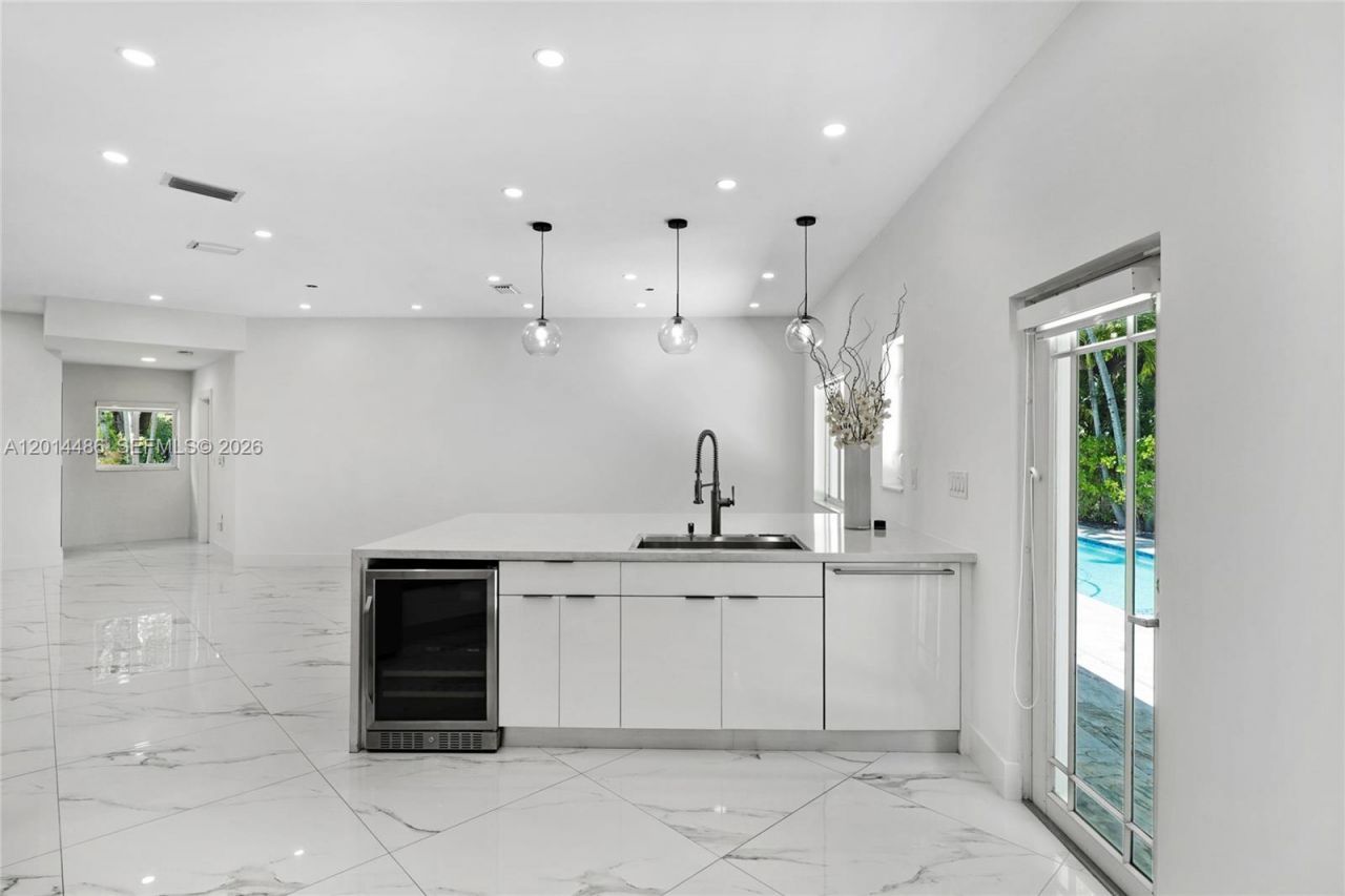 711 Sunset Dr, Coral Gables, FL 33143 Photo