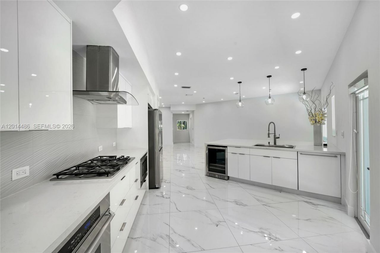 711 Sunset Dr, Coral Gables, FL 33143 Photo
