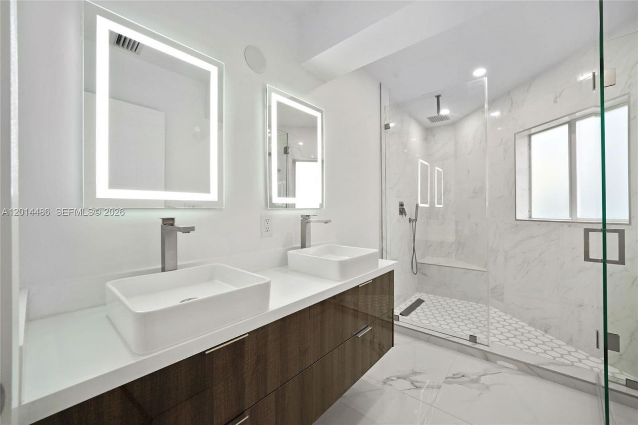 711 Sunset Dr, Coral Gables, FL 33143 Photo