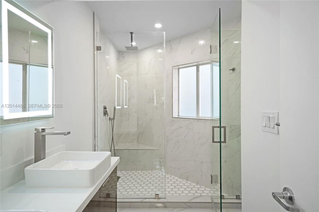 711 Sunset Dr, Coral Gables, FL 33143 Photo