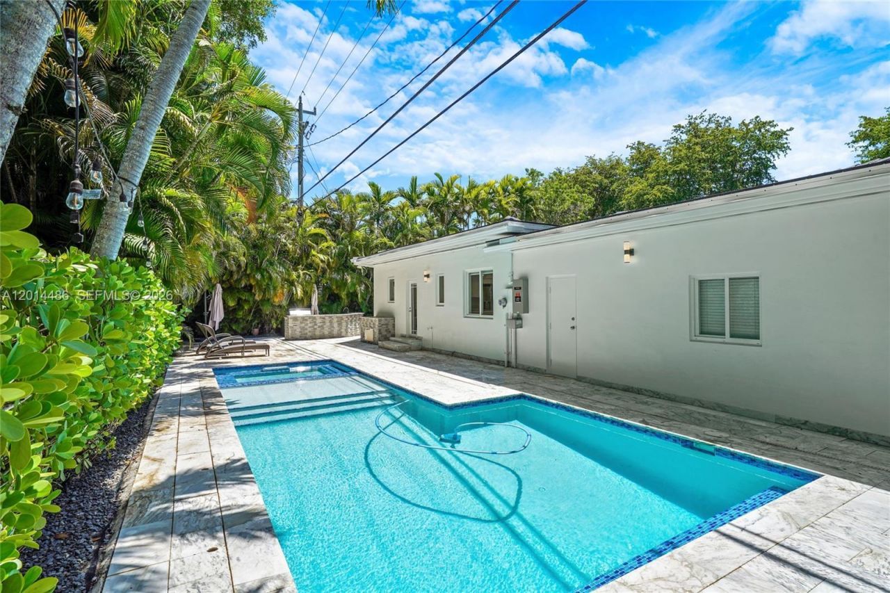 711 Sunset Dr, Coral Gables, FL 33143 Photo