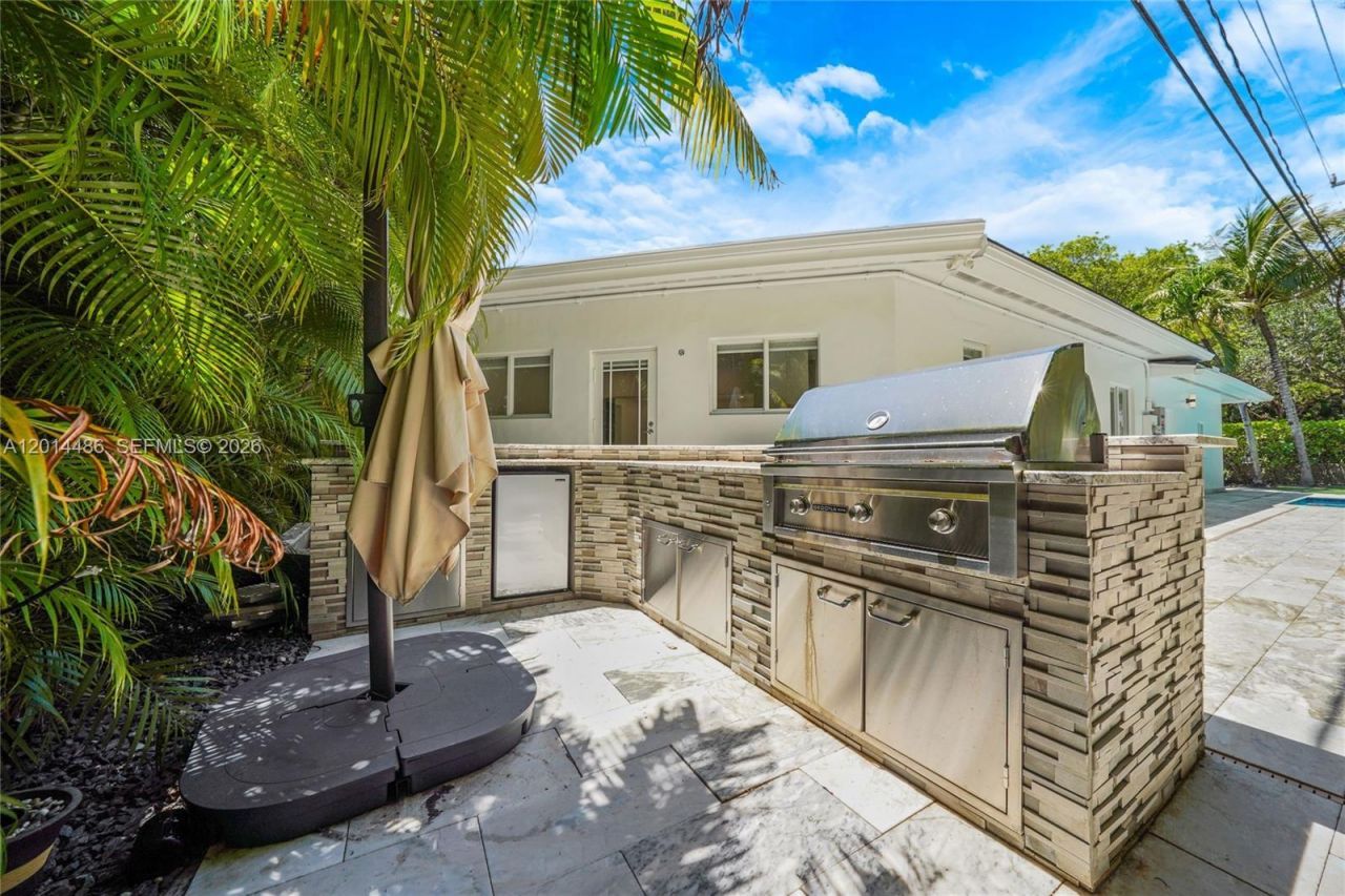 711 Sunset Dr, Coral Gables, FL 33143 Photo